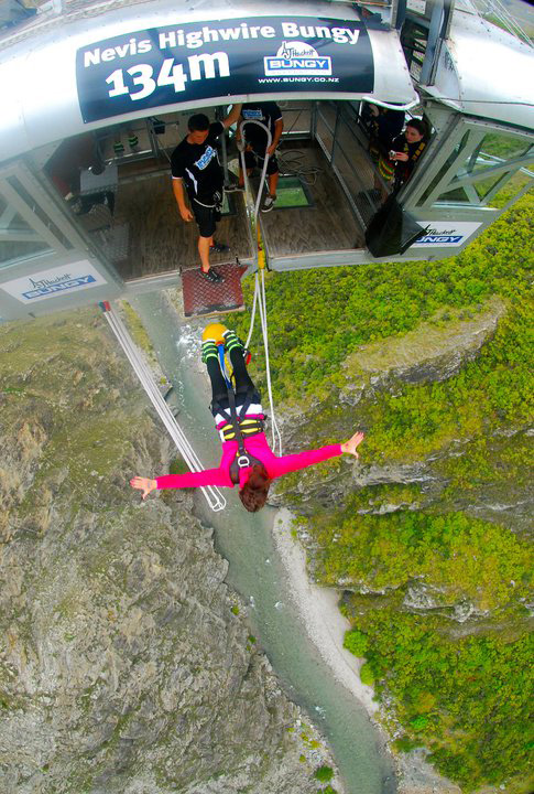 bungee-jumping-nevis-bungee-queenstown-new-zealand