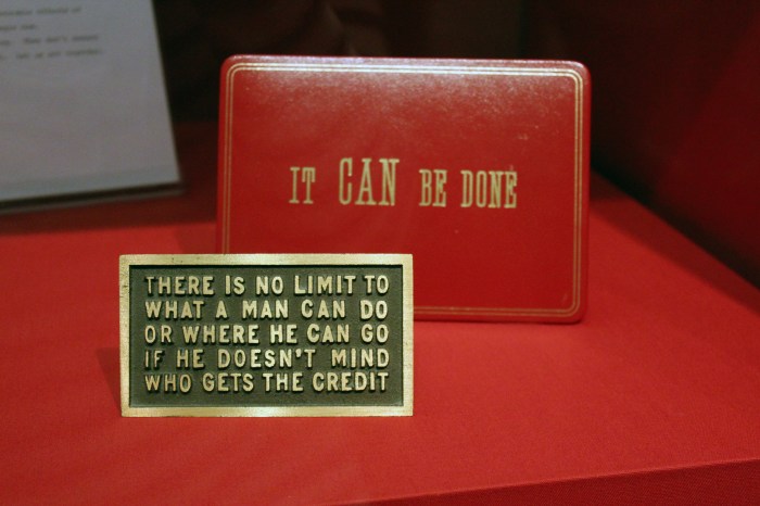 ronald-reagan-desk-ronald-reagan-presidential-library